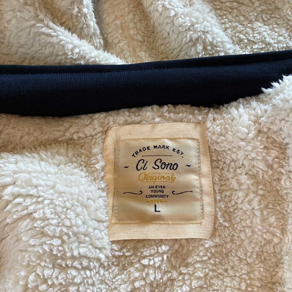Sherpa lined Vest - Picture 7 of 12